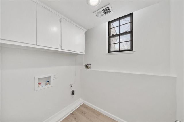 818 W 122nd Terrace, Kansas City, MO 64145