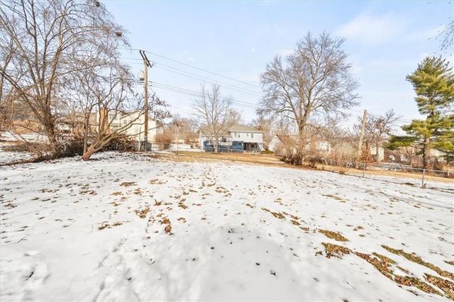 818 W 122nd Terrace, Kansas City, MO 64145