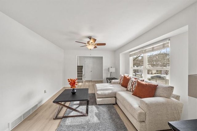 818 W 122nd Terrace, Kansas City, MO 64145