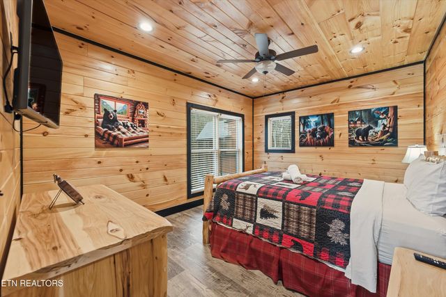 1110 Laddie Buck Lane, Gatlinburg, TN 37738