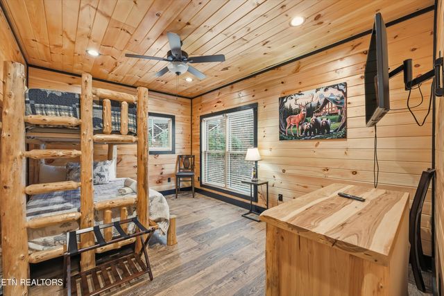 1110 Laddie Buck Lane, Gatlinburg, TN 37738