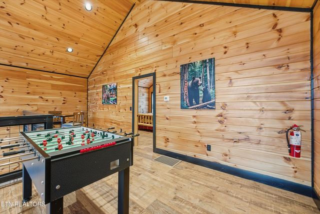 1110 Laddie Buck Lane, Gatlinburg, TN 37738