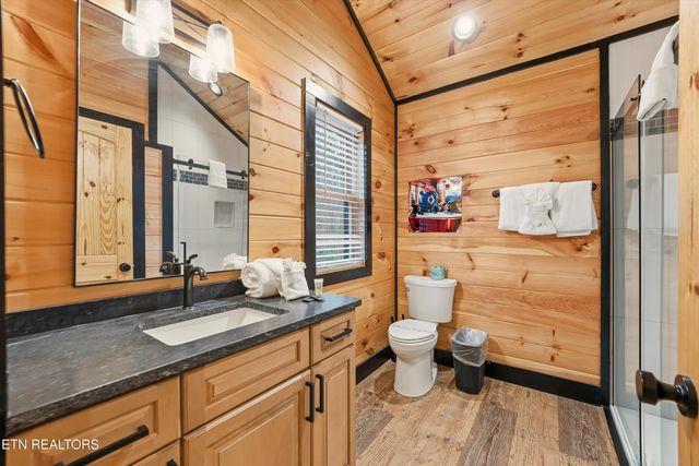 1110 Laddie Buck Lane, Gatlinburg, TN 37738