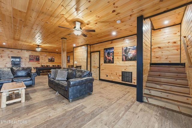 1110 Laddie Buck Lane, Gatlinburg, TN 37738