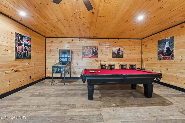 1110 Laddie Buck Lane, Gatlinburg, TN 37738