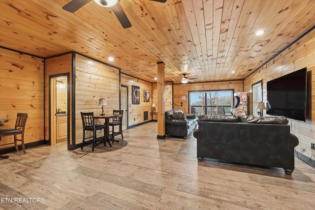 1110 Laddie Buck Lane, Gatlinburg, TN 37738