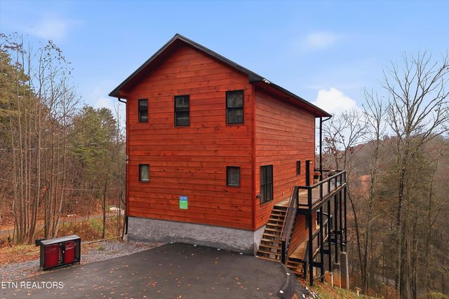 1110 Laddie Buck Lane, Gatlinburg, TN 37738