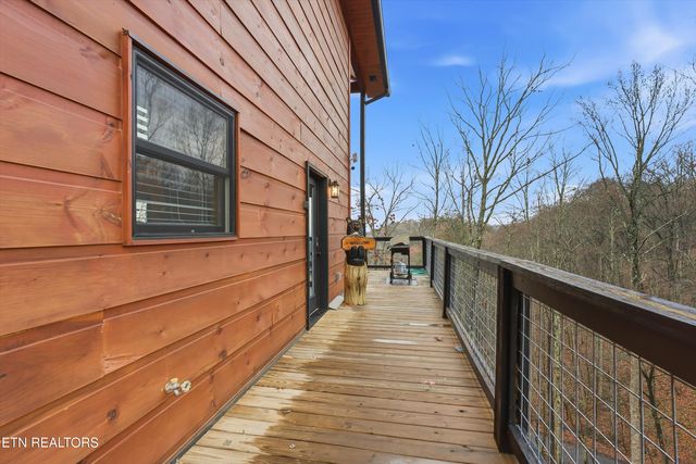 1110 Laddie Buck Lane, Gatlinburg, TN 37738