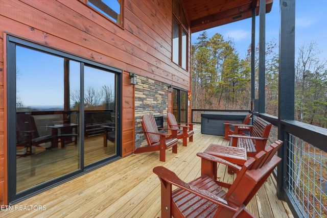 1110 Laddie Buck Lane, Gatlinburg, TN 37738