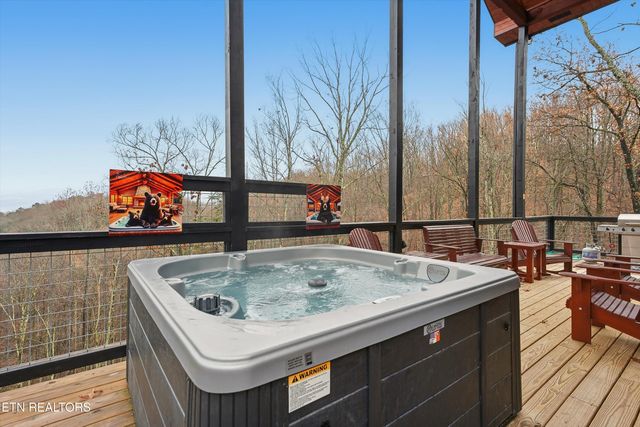 1110 Laddie Buck Lane, Gatlinburg, TN 37738