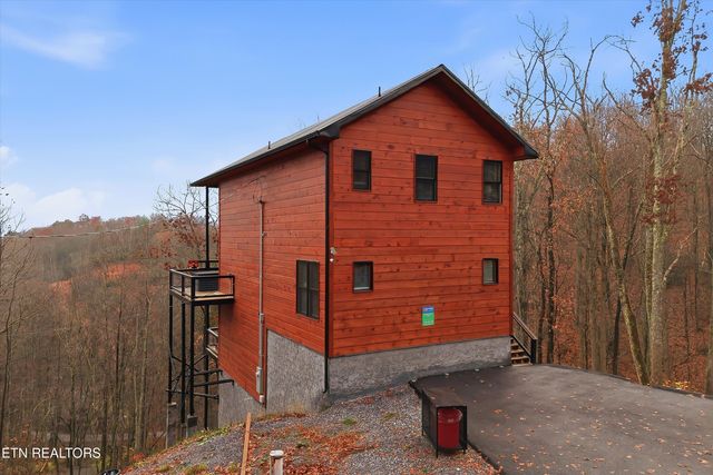 1110 Laddie Buck Lane, Gatlinburg, TN 37738