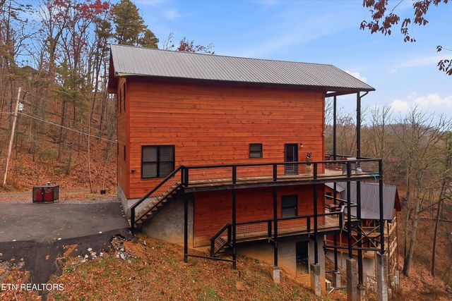 1110 Laddie Buck Lane, Gatlinburg, TN 37738