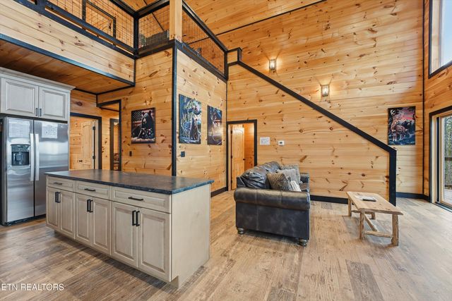 1110 Laddie Buck Lane, Gatlinburg, TN 37738