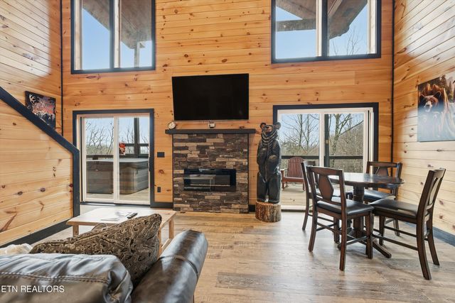 1110 Laddie Buck Lane, Gatlinburg, TN 37738