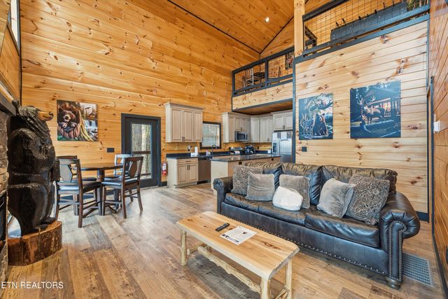 1110 Laddie Buck Lane, Gatlinburg, TN 37738