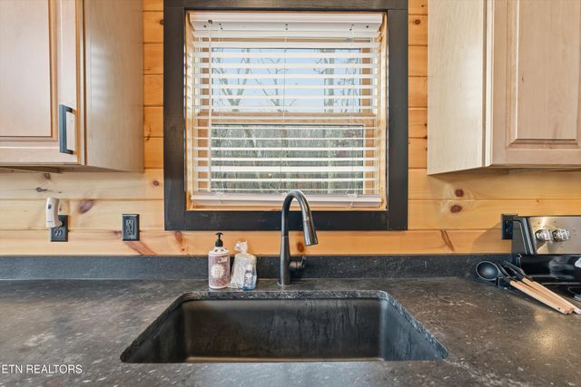 1110 Laddie Buck Lane, Gatlinburg, TN 37738