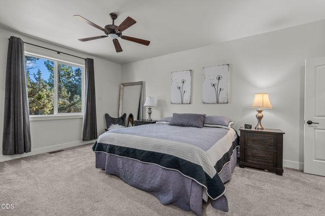 8293 Vireo Court, Redmond, OR 97756