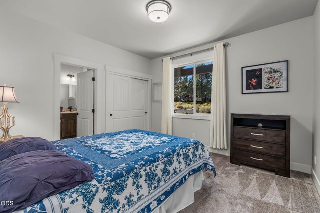 8293 Vireo Court, Redmond, OR 97756