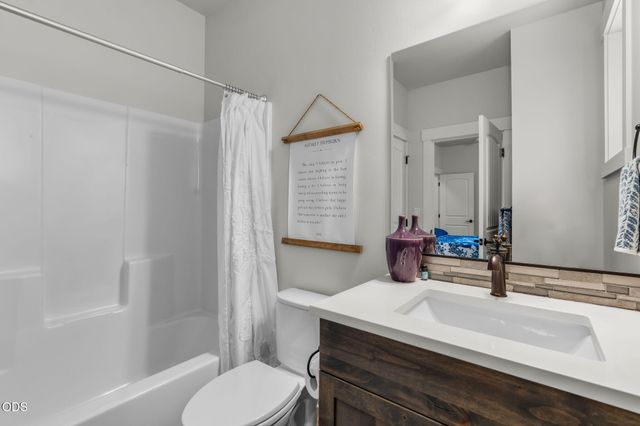 8293 Vireo Court, Redmond, OR 97756