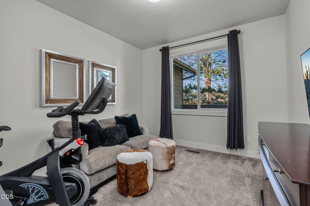 8293 Vireo Court, Redmond, OR 97756