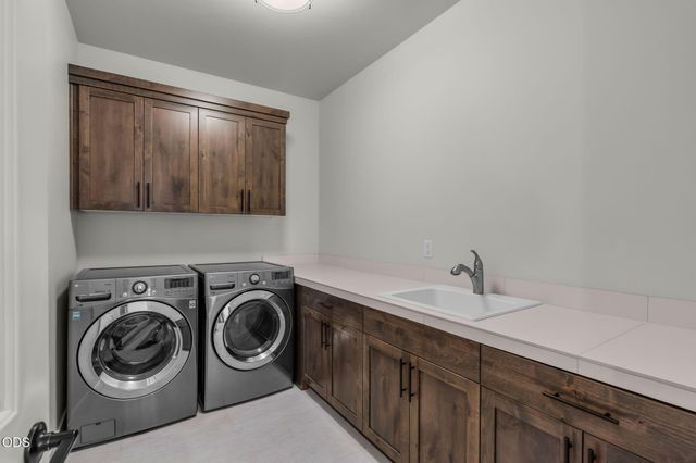 8293 Vireo Court, Redmond, OR 97756