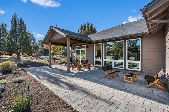 8293 Vireo Court, Redmond, OR 97756