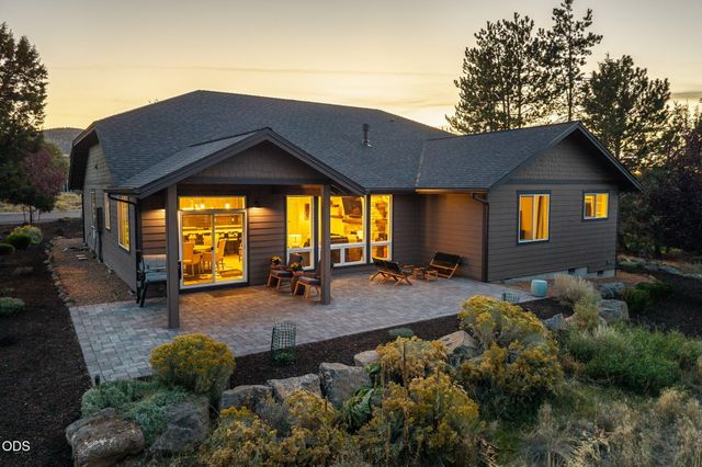 8293 Vireo Court, Redmond, OR 97756