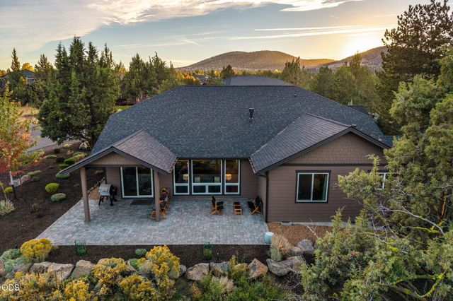 8293 Vireo Court, Redmond, OR 97756