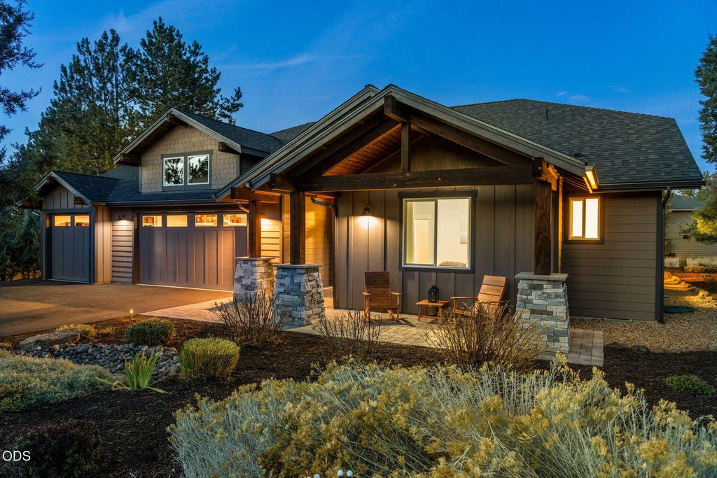 8293 Vireo Court, Redmond, OR 97756