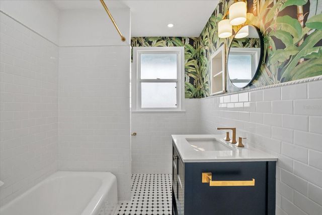 2104 DATURA STREET, Sarasota, FL 34239