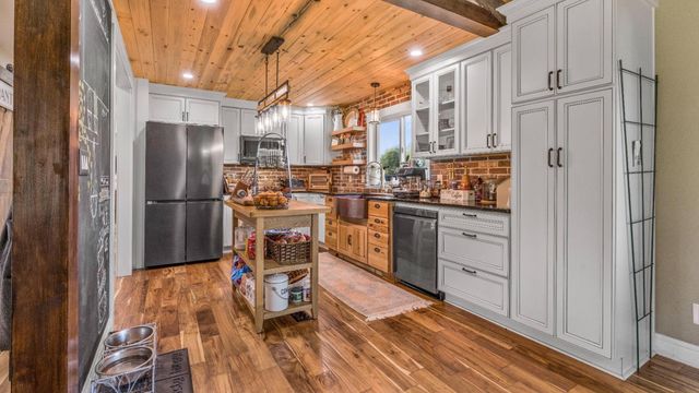 12105 Rising Rd, Wilton, CA 95693