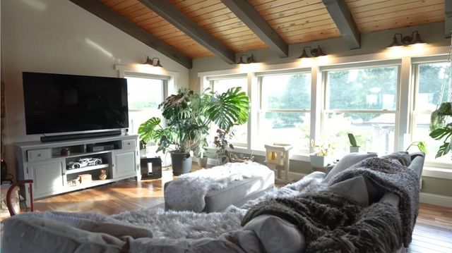 12105 Rising Rd, Wilton, CA 95693