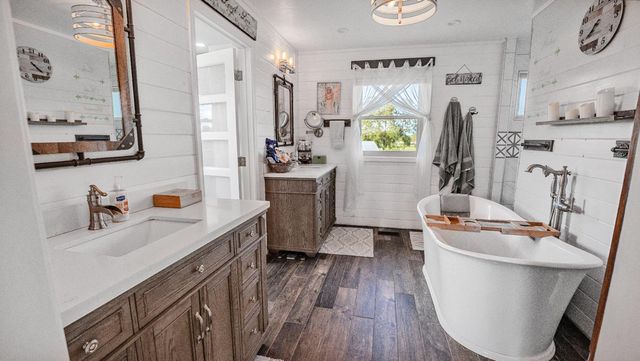 12105 Rising Rd, Wilton, CA 95693