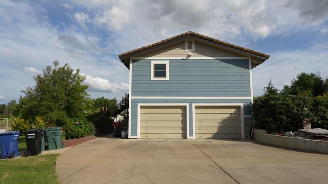 12105 Rising Rd, Wilton, CA 95693