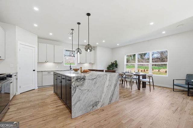 587 Woodland Avenue, Scottdale, GA 30079