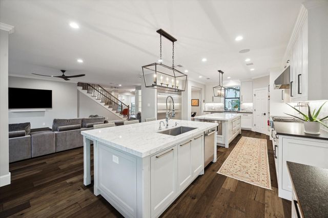 4 W Shady Lane, Houston, TX 77063