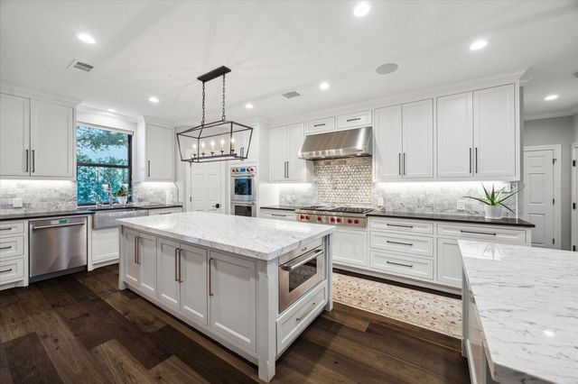 4 W Shady Lane, Houston, TX 77063