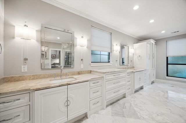 4 W Shady Lane, Houston, TX 77063