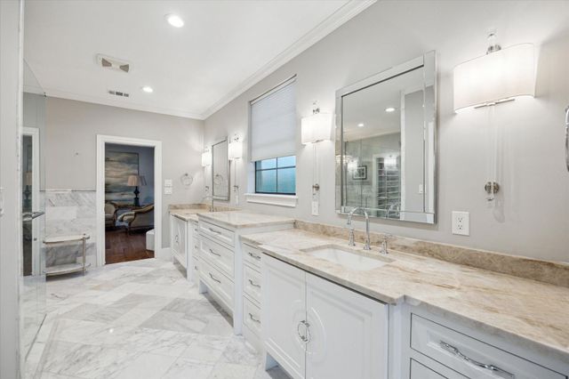 4 W Shady Lane, Houston, TX 77063