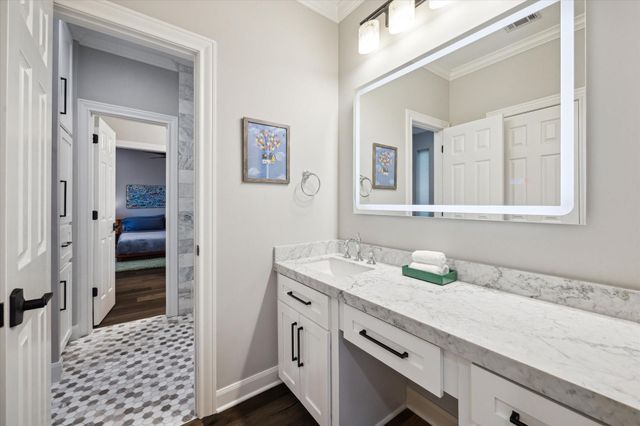 4 W Shady Lane, Houston, TX 77063