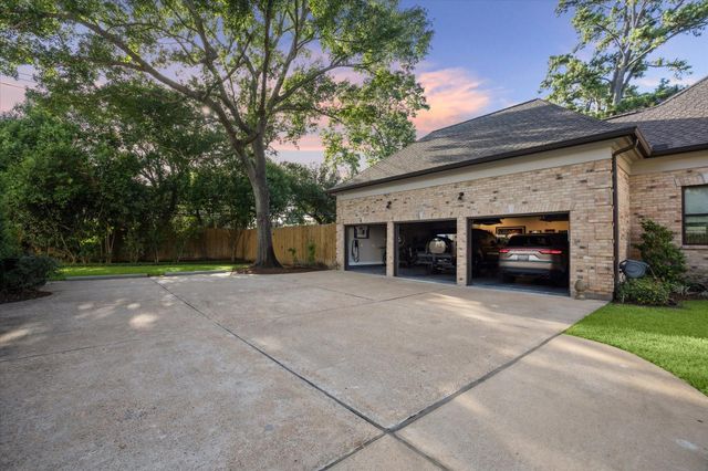 4 W Shady Lane, Houston, TX 77063