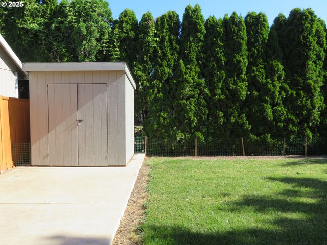 439 Nw GARIBALDI St, Hillsboro, OR 97124