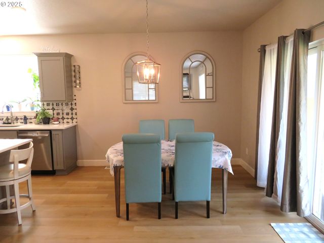 439 Nw GARIBALDI St, Hillsboro, OR 97124