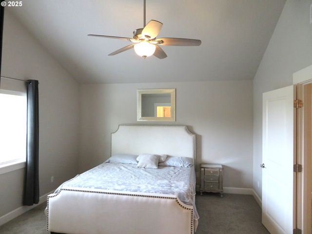 439 Nw GARIBALDI St, Hillsboro, OR 97124