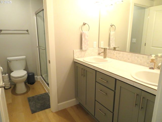 439 Nw GARIBALDI St, Hillsboro, OR 97124