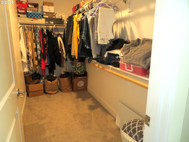 439 Nw GARIBALDI St, Hillsboro, OR 97124