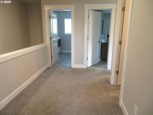 439 Nw GARIBALDI St, Hillsboro, OR 97124