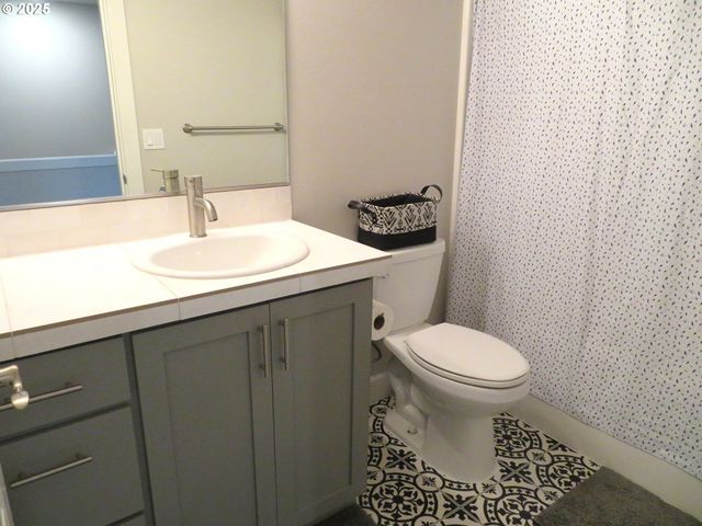 439 Nw GARIBALDI St, Hillsboro, OR 97124