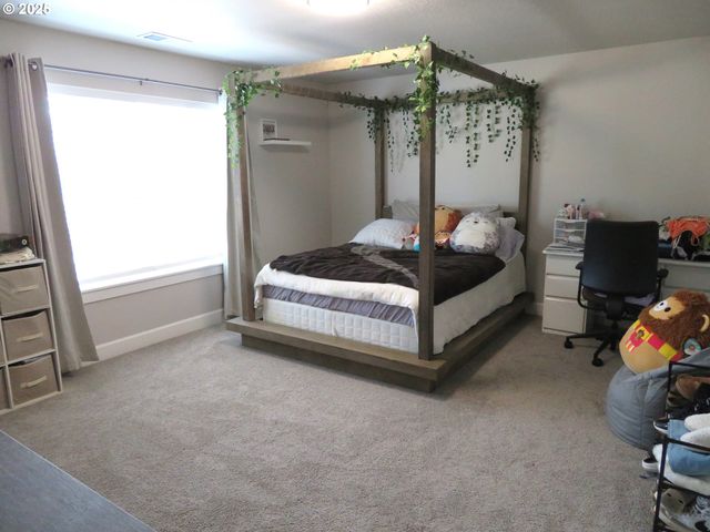 439 Nw GARIBALDI St, Hillsboro, OR 97124