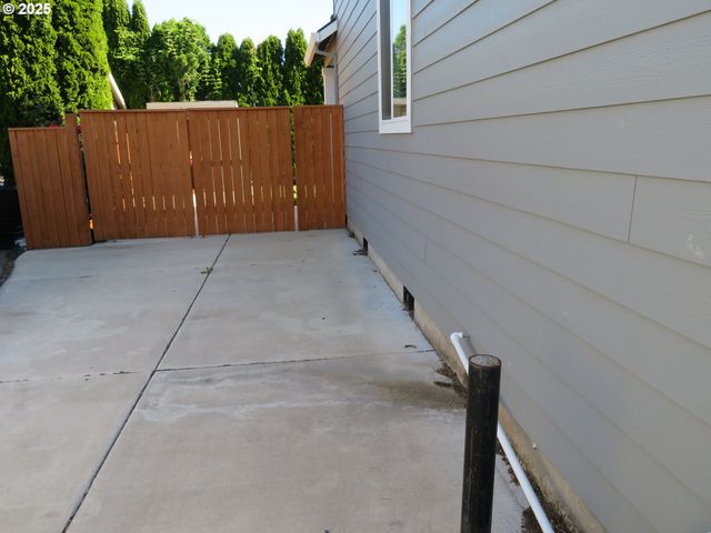 439 Nw GARIBALDI St, Hillsboro, OR 97124